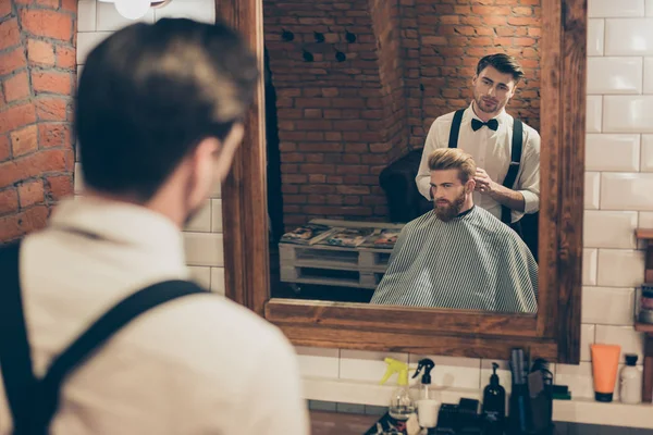 Handsome classy dressed barber shop stylist is presenting the re — Stock Photo, Image