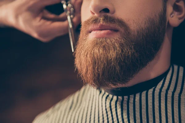 Advertising and barber shop concept. Close up cropped photo of a — Stock Photo, Image