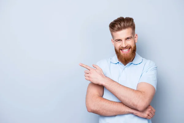 Advertising barber shop concept. Young handsome red bearded styl — Stock Photo, Image