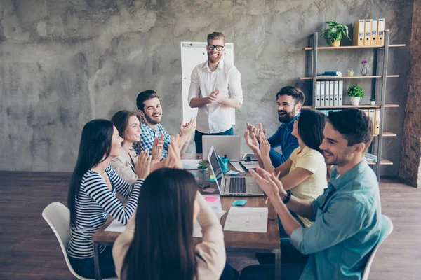 Gret job! Successful business team is clapping their hands in mo — Stock Photo, Image