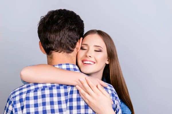 Kärlek, förtroende, känslor, känslor, lycka koncept. Baksidan på — Stockfoto