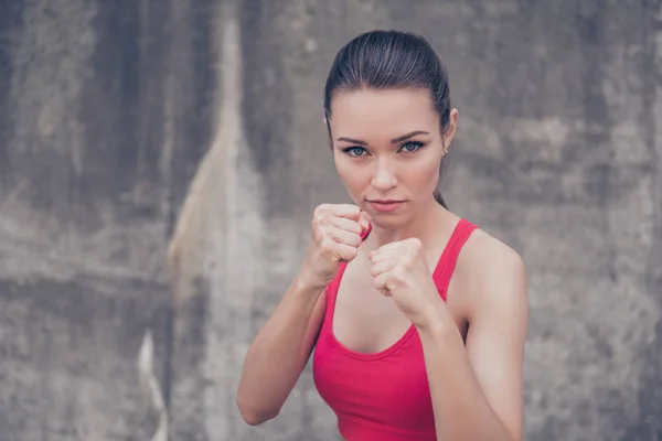 Woman power, self defence concept. Close up portrait of attracti — Stock Photo, Image