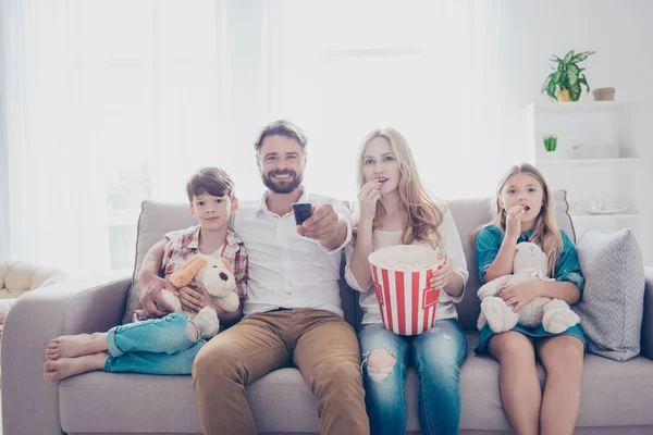 Fun time together. Happy family of four is watching interesting — Stock Photo, Image