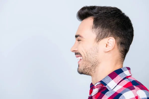 Feliz, alegría, diversión, concepto juvenil. Perfil lateral retrato de jóvenes h —  Fotos de Stock