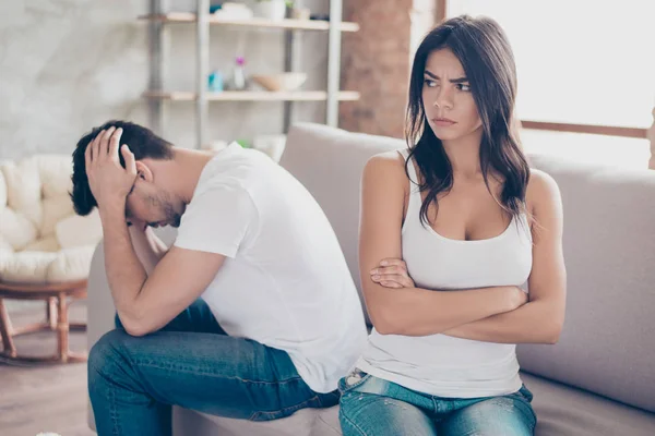 Mistrust and cheat problems. Annoyed couple is ignoring each oth — Stock Photo, Image