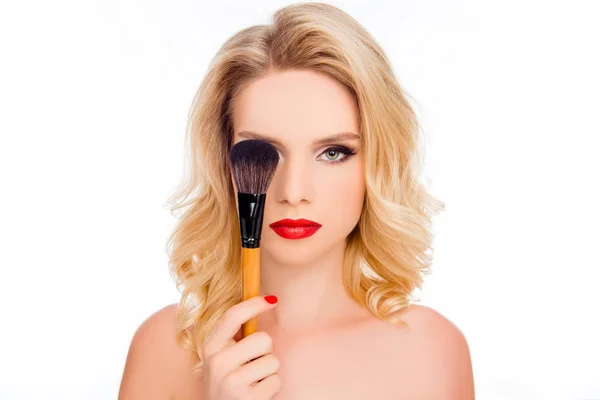 Concepto de belleza y cosmetología. Primer plano retrato de guapa rubia — Foto de Stock