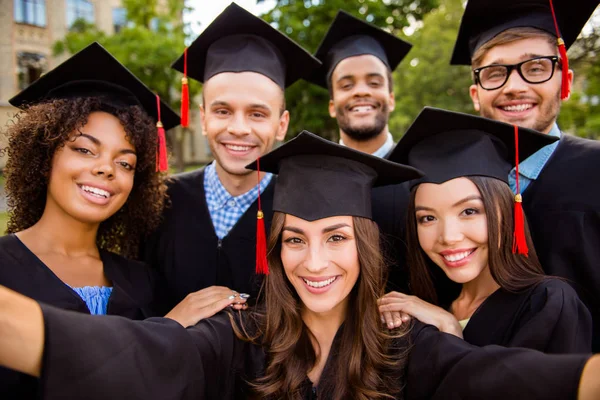 Selfie for memories. Six with cheerful graduates are posing for — Stock Photo, Image