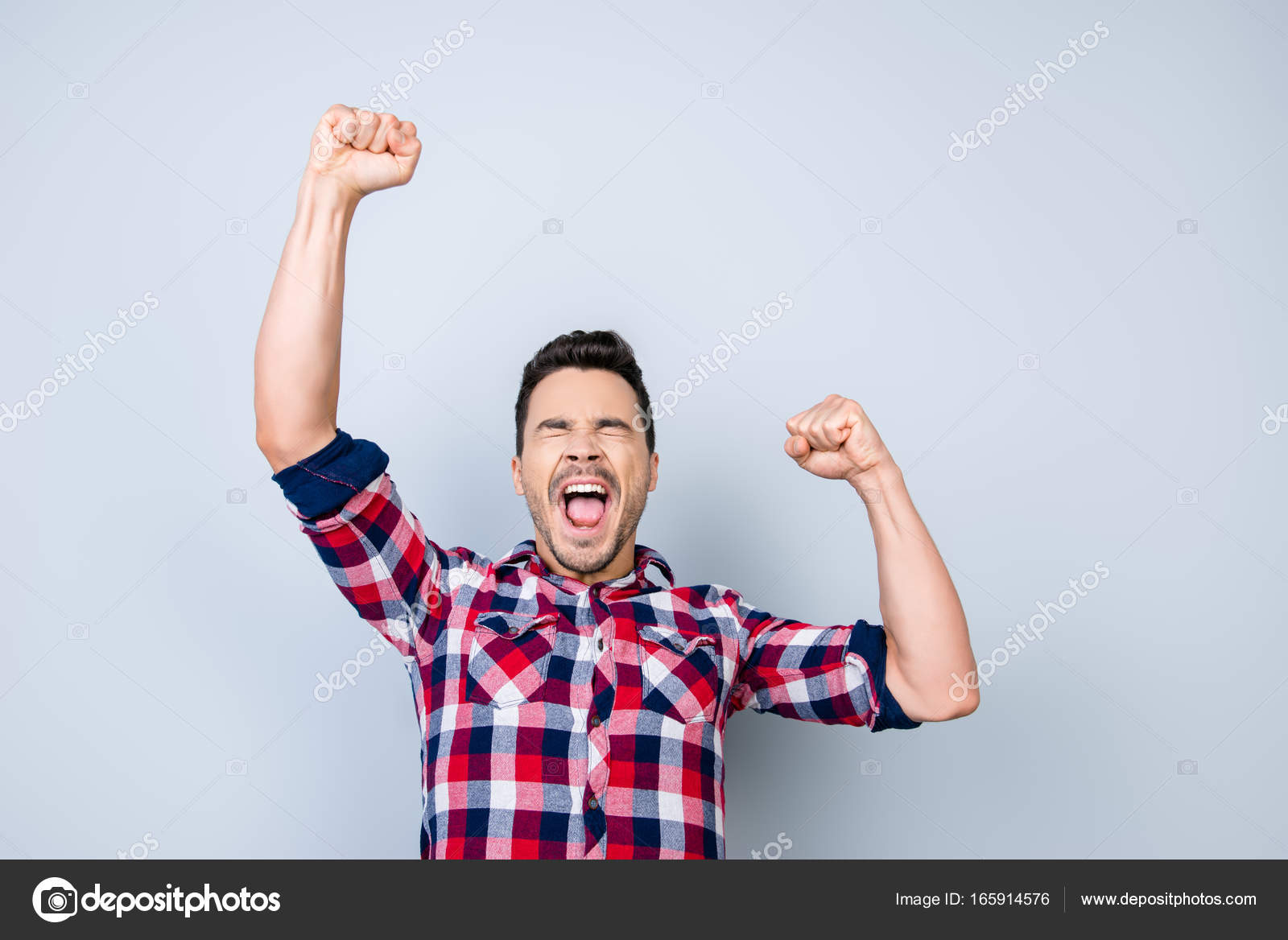 Oui But Jeune Homme Joyeux Regarde Le Jeu De Sport Et Est Image Libre De Droit Par Deagreez1 C