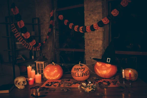 Cadılar Bayramı, ahşap masa üstünde için hazırlık vardır düzenlenen pum — Stok fotoğraf