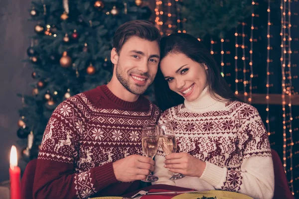 Festive friends with stemware of martini embrace sitting at x ma — Stock Photo, Image