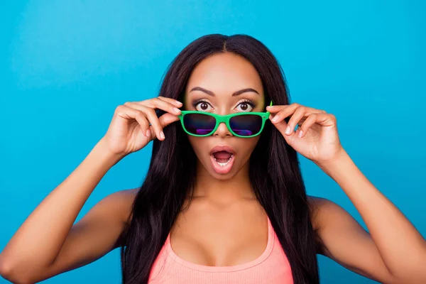 Very excited afro brunette in singlet, so hot boobs, tits, fit a — Stock Photo, Image