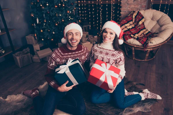 Festive husband and wife are receiving gifts with white ribbon b — Stock Photo, Image