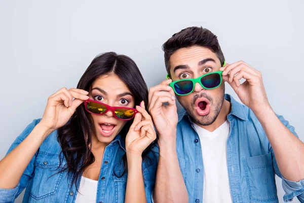 Konzept der großen Verkäufe und Rabatte. Nahaufnahme Foto von zwei Aufregern — Stockfoto