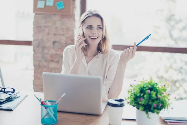 Happy smiling excited realtor talking on mobile phone with a cli — Stock Photo, Image