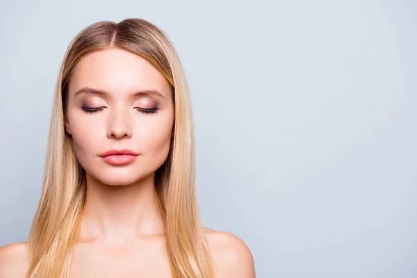 Portret van mooie ideaal schone zuivere vlekkeloze huid op Close-up — Stockfoto