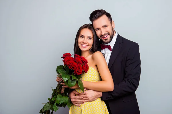 Foto de retrato de alegre, encantadora, encantadora, linda esposa joven an — Foto de Stock