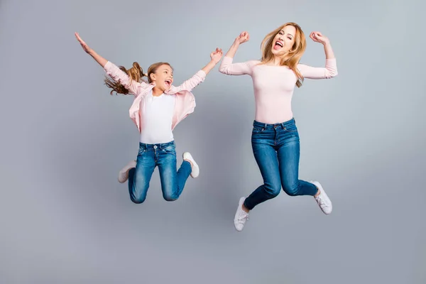 Cute, pretty, playful mother and daughter with open mouth jumpin — Stock Photo, Image