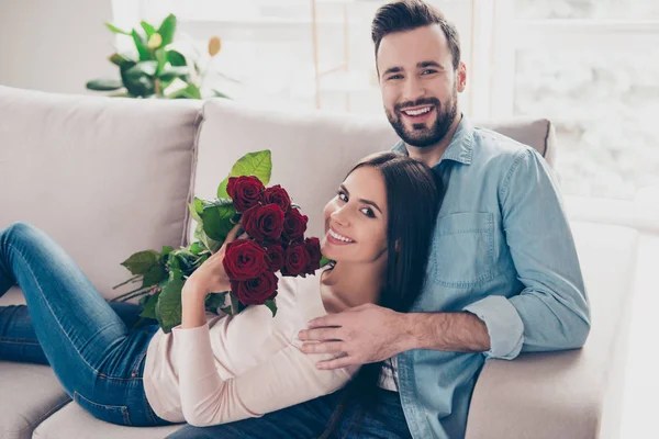 Concepto de ternura felicidad declaración de amor. Emocionado. — Foto de Stock