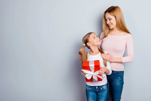 Humor festivo emociones tierno tierno lindo dulce adorable maternidad —  Fotos de Stock