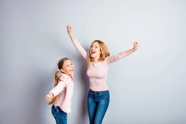 Frihet drömmande önskan känslor människor chill resten koppla av positivitet — Stockfoto