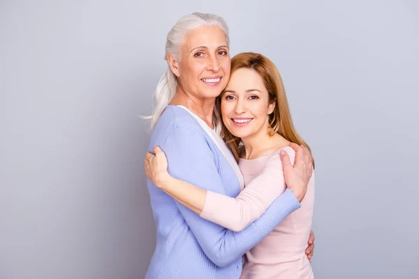 Großelternmutterschaft Freundschaft berührt Verwandte Konzept. por — Stockfoto