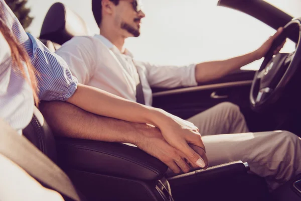 Sogni e felicità, autostrada, luna di miele, sentimenti, famiglia sposata — Foto Stock