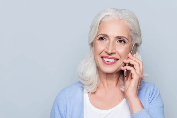 Close-up van portret van gelukkig vreugdevolle zeker ontspannen vrolijke mat — Stockfoto