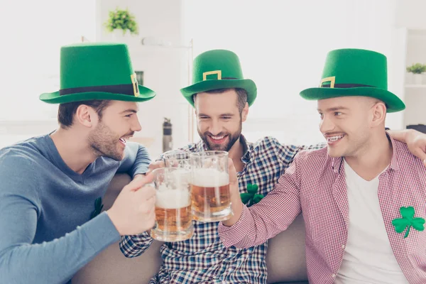 Le concept de la St Patrick. Gros plan portrait de rire, cheerfu — Photo