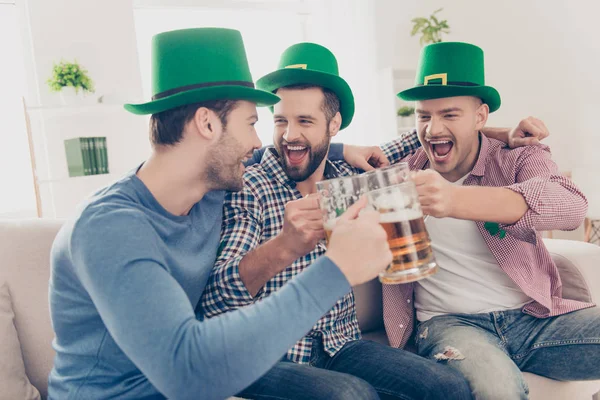 Le concept de la St Patrick. Gros plan portrait de rire, cheerfu — Photo