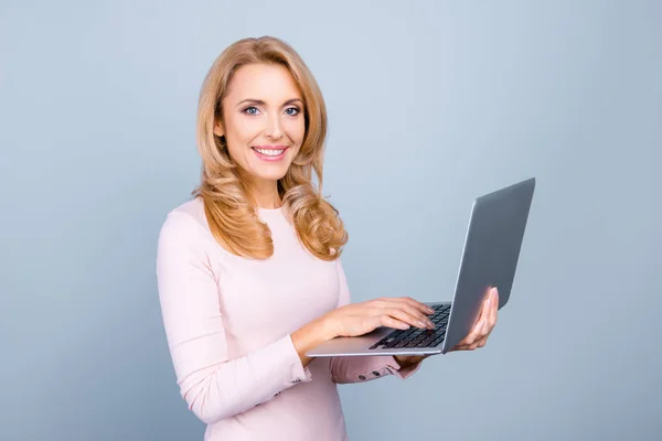 Portrait of confident experienced clever intelligent  woman usin — Stock Photo, Image