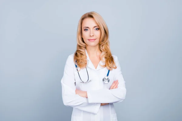 Portrait of attractive doctor in white uniform having stethoscop — Stok Foto