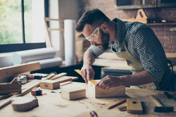 Concentrated persistent talented professional carpenter bearded — Stock Photo, Image
