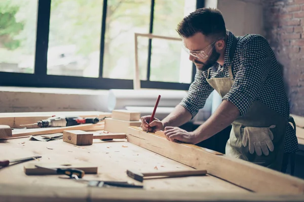 Foto van kant profiel weergeven van hardwerkende drukbezette professional toevertrouwen — Stockfoto