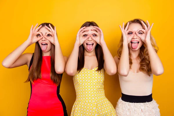 Tre belle, affascinanti, attraenti, belle, alla moda, ragazze pazze sh — Foto Stock