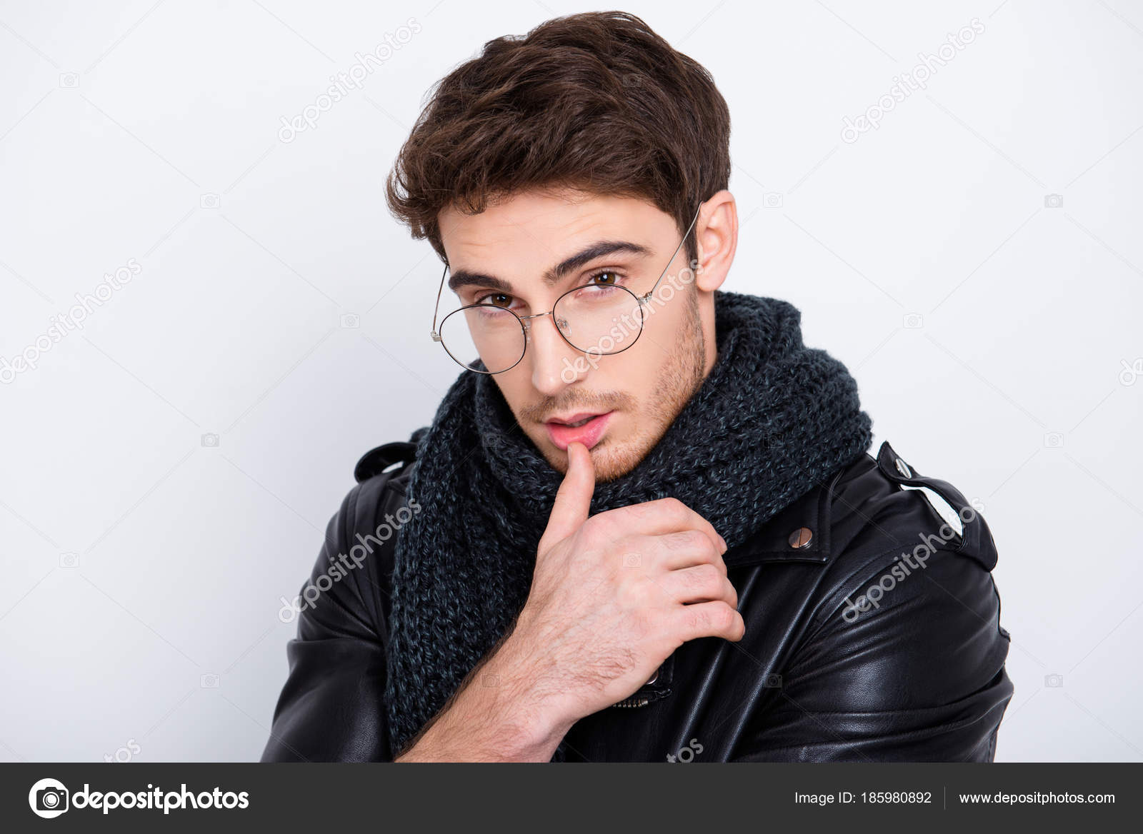 foto-krasivih-zhenshin-berushih-v-rot-krupnim-planom