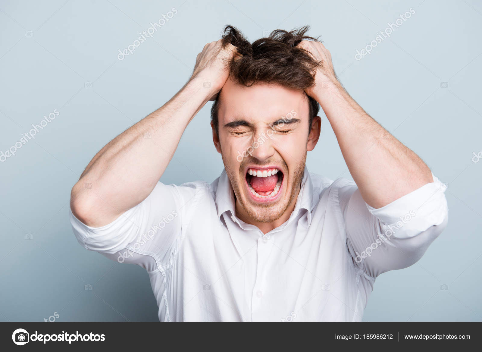 Resultado de imagem para fotos de homem louco com as maos na cabeca