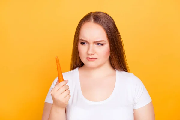 내가 원하는 슬림 나 신선한 식품을 먹이 필요가! 초상화를 닫습니다 — 스톡 사진