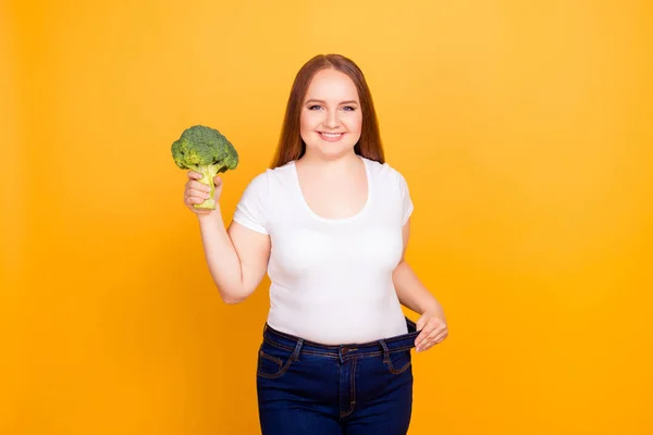 Conceito de alimentação saudável dieta cuidados com o corpo. Retrato de cheerfu — Fotografia de Stock