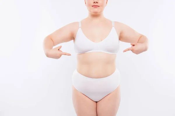 XXL feta rund modell iklädd vita underkläder visar h — Stockfoto