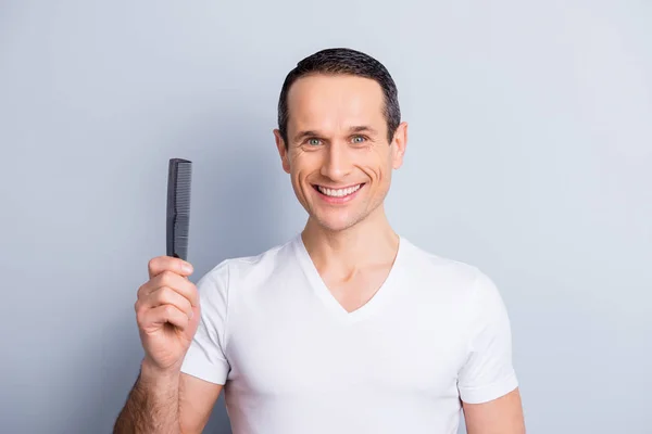 Retrato de moda, elegante, experimentado, moreno, hombre limpio con —  Fotos de Stock