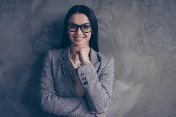 Detailní záběr portrét koncentrovaného zamyšlený si představit pohádkový sen — Stock fotografie