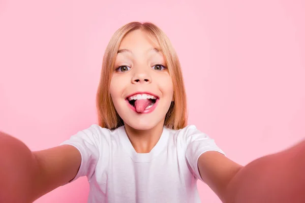 Estilo jogar tendência elegante glamourosa toothy divertido comediante humo — Fotografia de Stock