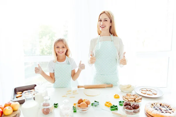 Chef-kok vrienden vriendschap familieleden relatie vakantie gebeurtenis bir — Stockfoto