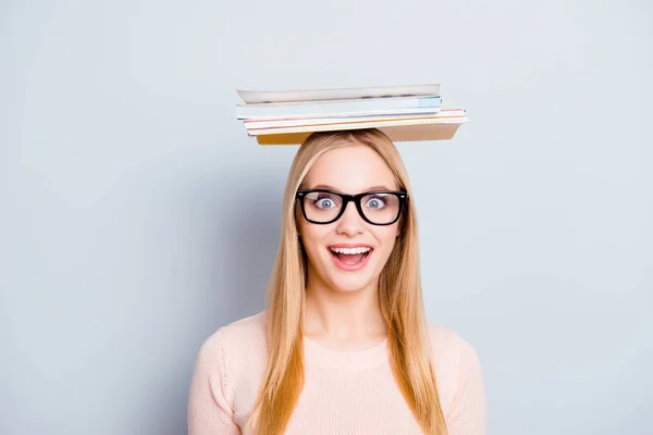 Gioia divertimento godere di yoga nerd pila medaglia stagno concentrazione — Foto Stock