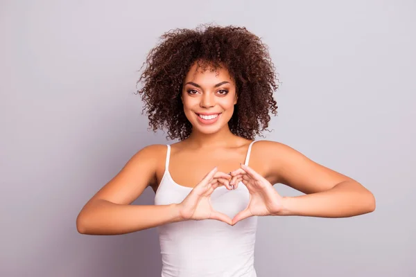 Retrato de encantador alegre bastante lindo dulce atractivo brune — Foto de Stock