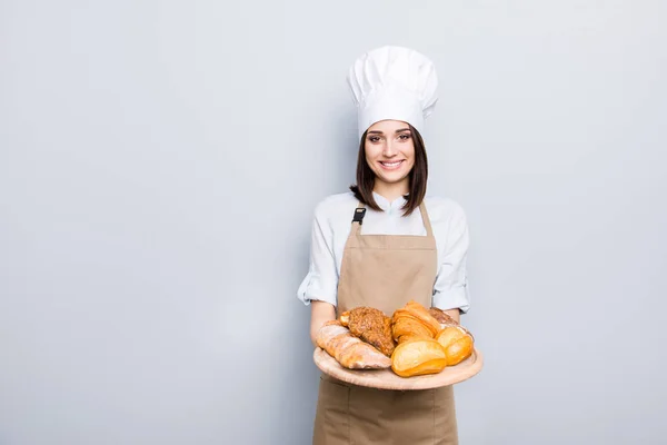 Przemysł przygotować organiczne naturalne ciasto smaczne świeże białe szaty — Zdjęcie stockowe