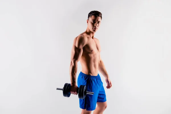 Retrato de sexy musculoso guapo confiado enfocado joven healt — Foto de Stock