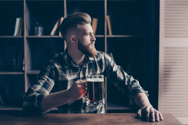 La gente falla acogedora concepto de vacaciones. Perfil lado medio cara po — Foto de Stock