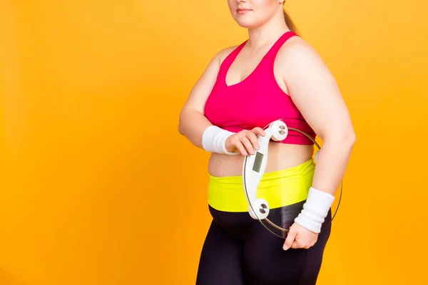 Ořízne fotografii vážně nervózní nejisté ženy nosit sportovní — Stock fotografie