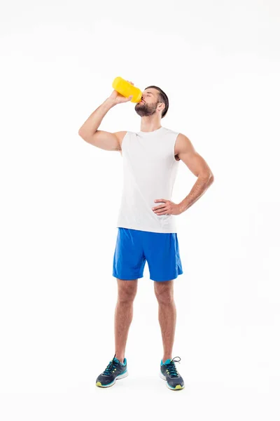 Retrato de cuerpo entero de hombre atractivo, viril, duro y deportivo — Foto de Stock